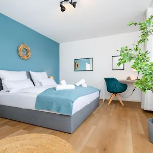 E&k Living - Design - 2 Bedrooms - Kitchen - Free Parking Apartment