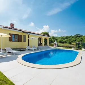 https://villa-carmela.in-istria.net