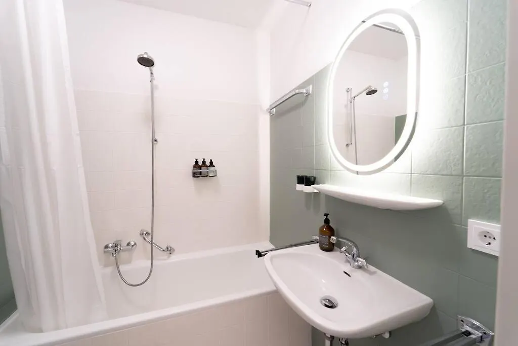 Apartment Mit Balkon Und Privatparkplatz Augsburg