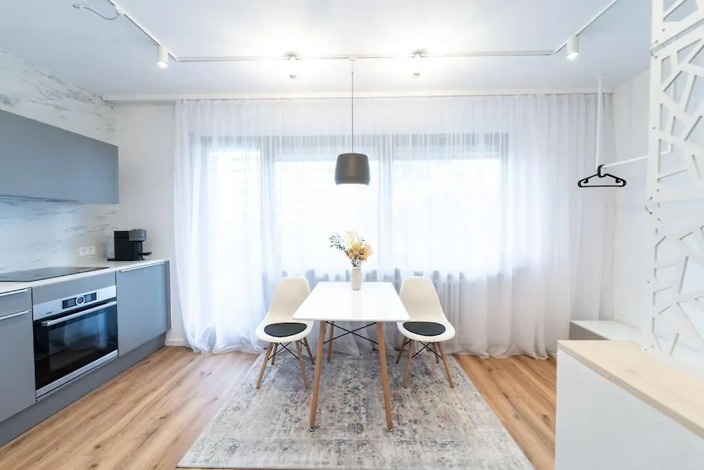 Apartment Mit Balkon Und Privatparkplatz Augsburg